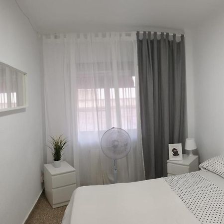Apartment For 6 People. บาเลนเซีย ภายนอก รูปภาพ