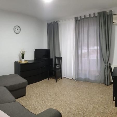 Apartment For 6 People. บาเลนเซีย ภายนอก รูปภาพ