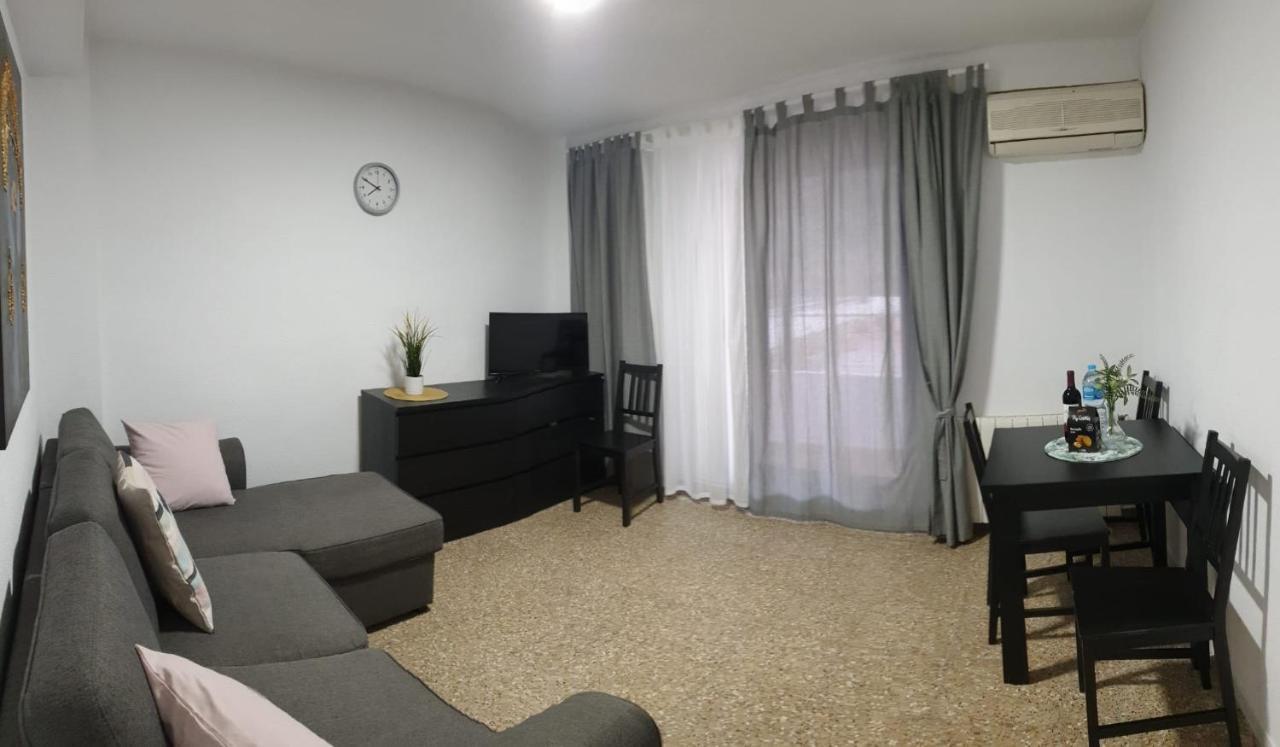 Apartment For 6 People. บาเลนเซีย ภายนอก รูปภาพ